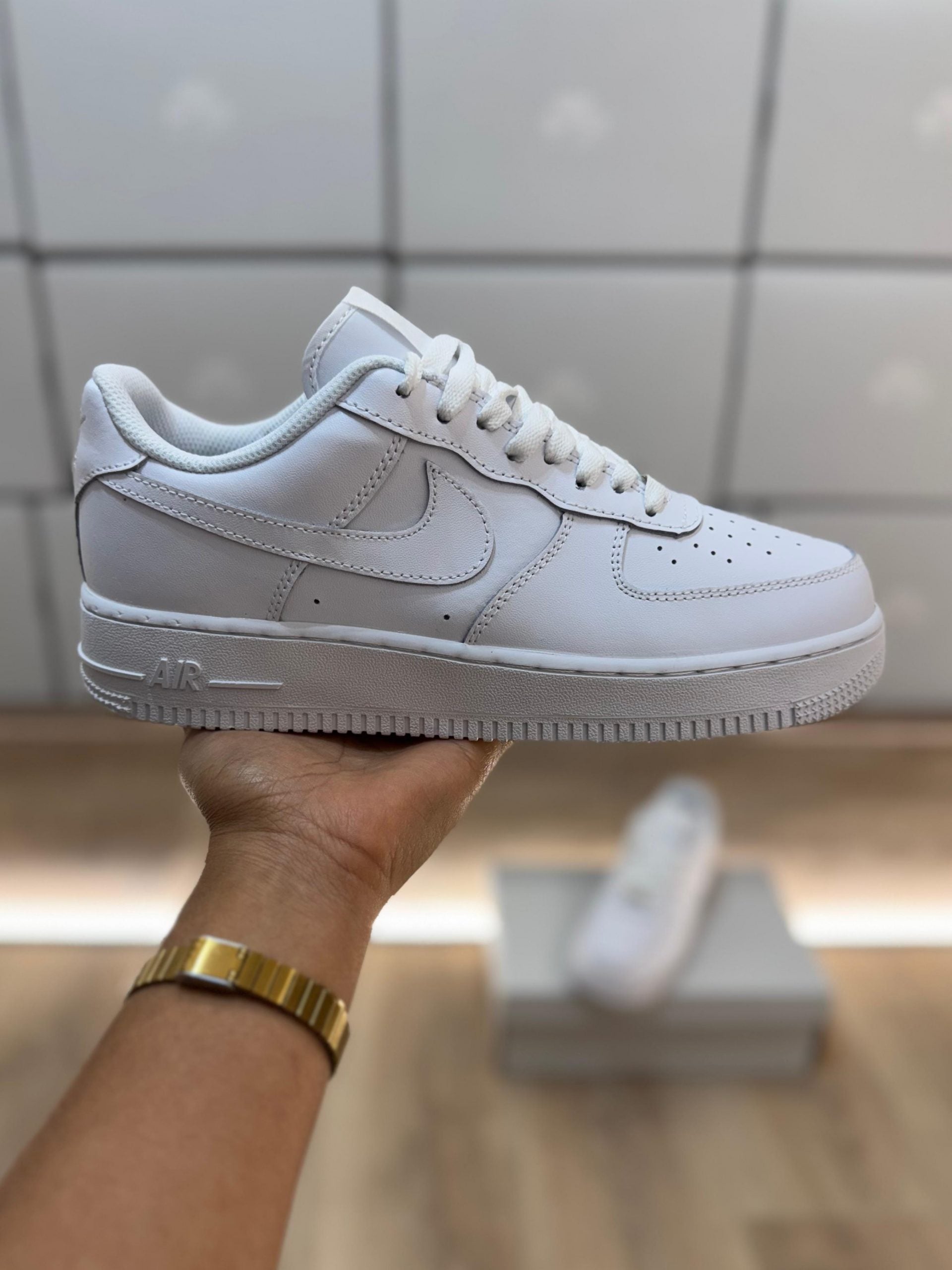 NIKE AIR FORCE 1