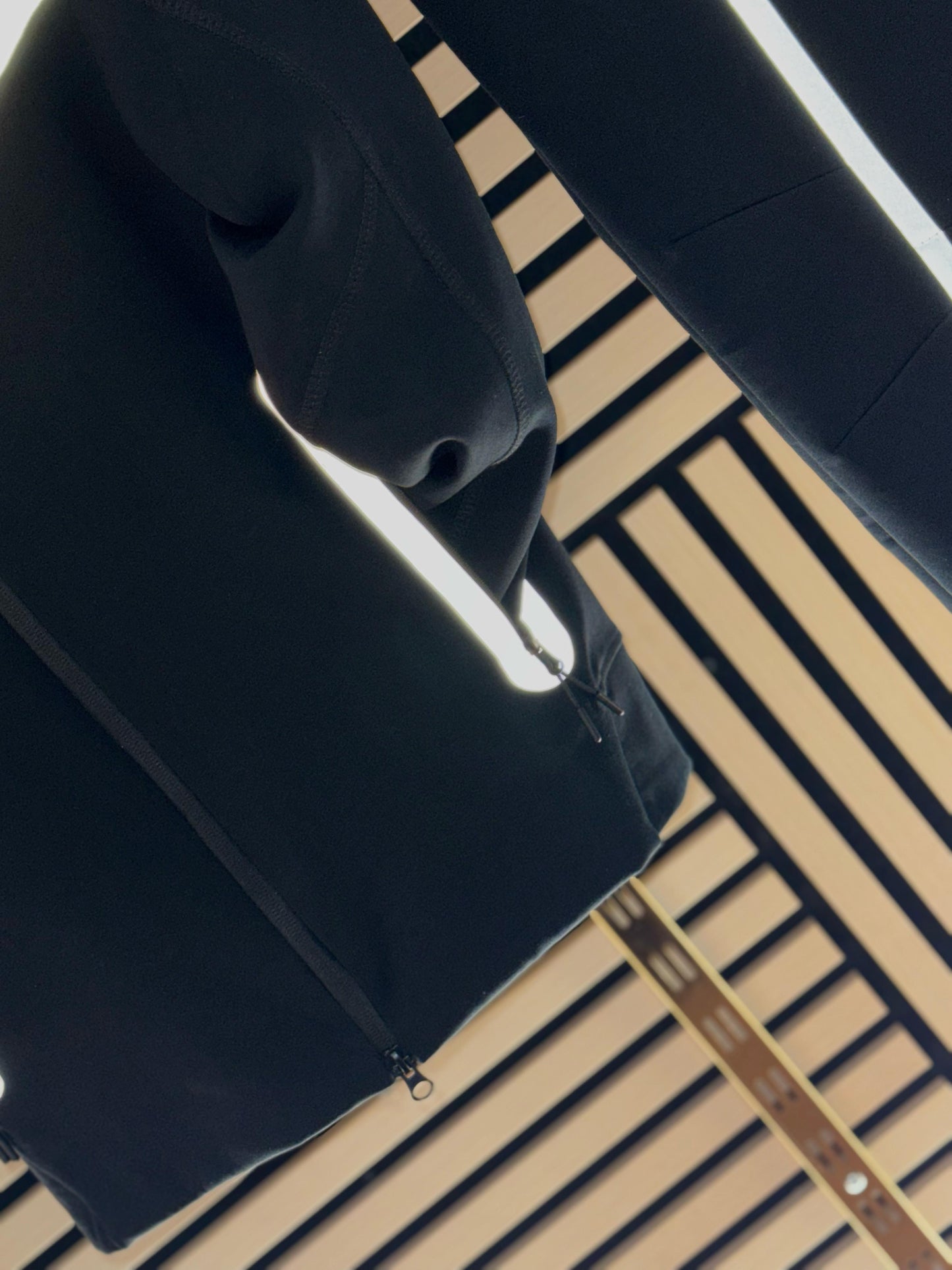 CHANDAL NIKE TECH NEGRO