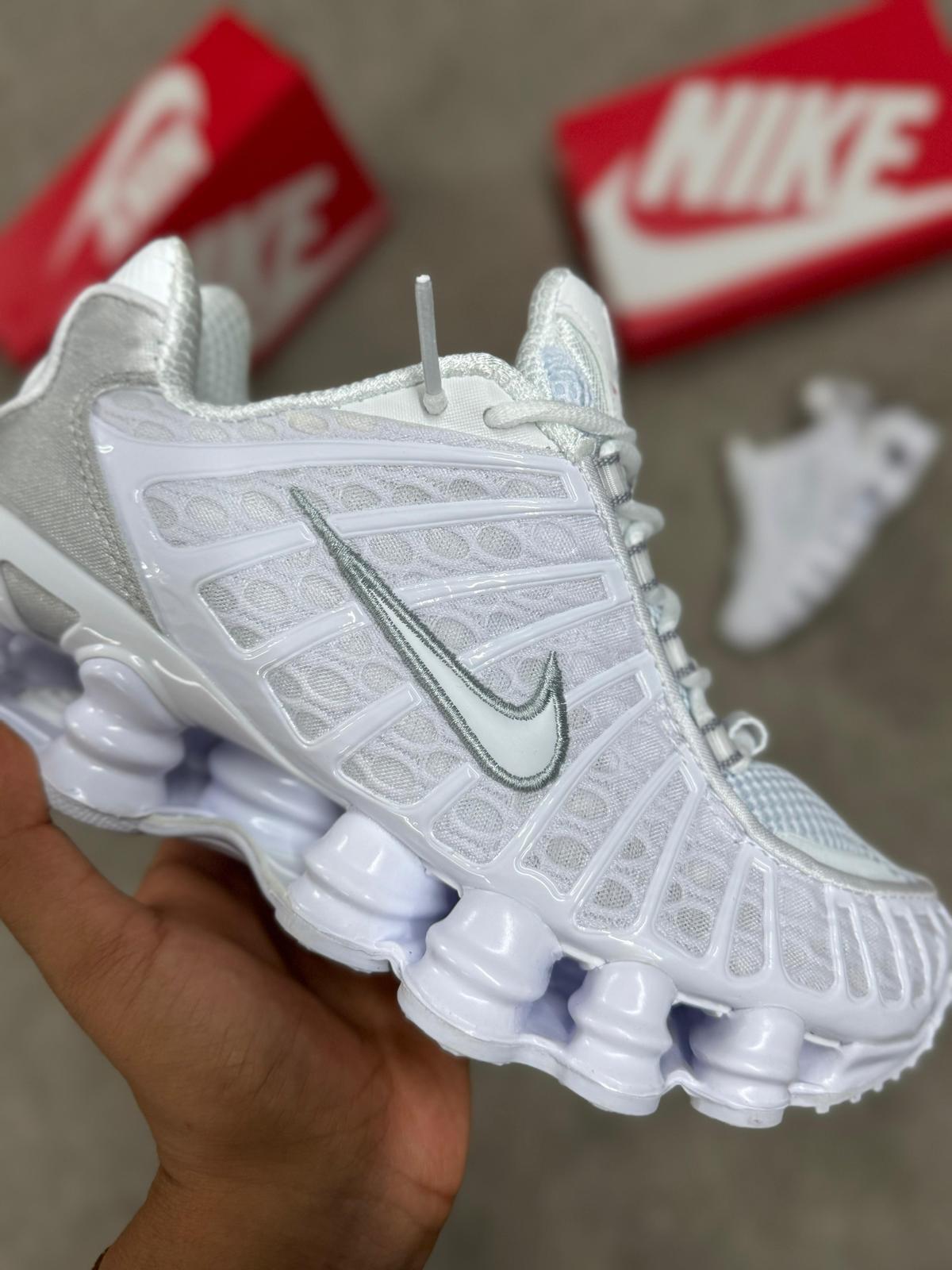 NIKE SHOX (Blancas)