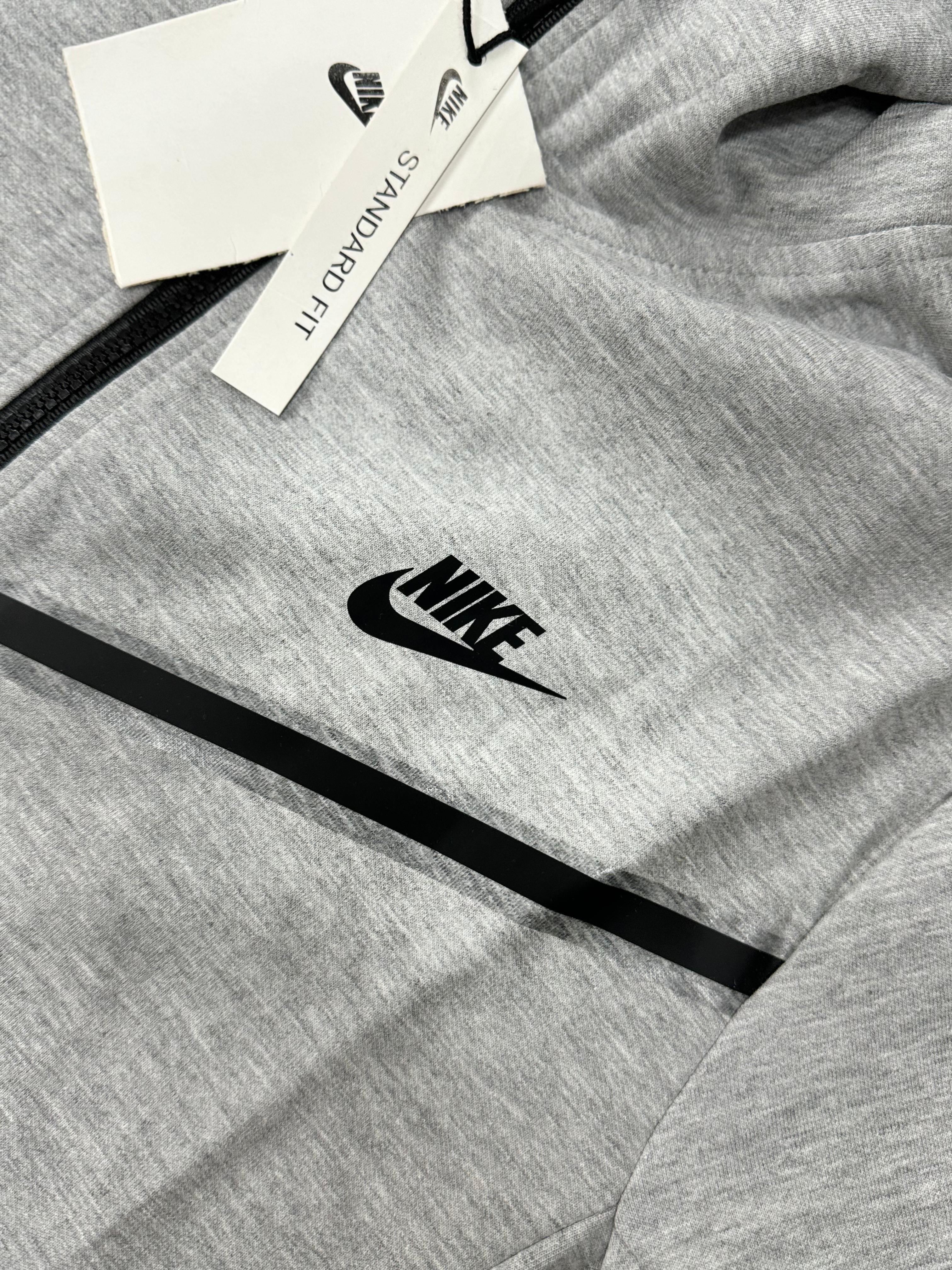 NIKE TECH FLEECE GRIS G5