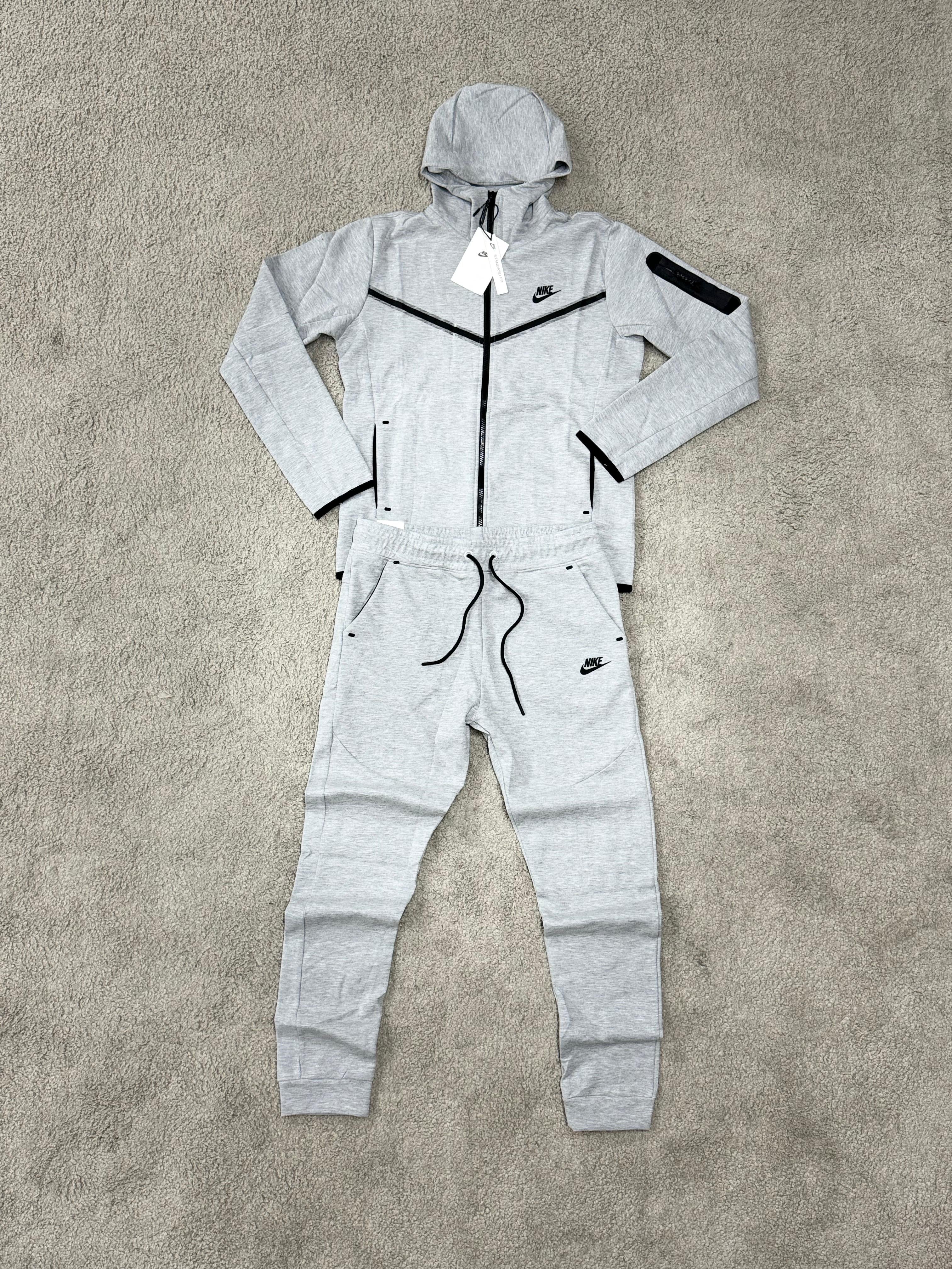 NIKE TECH FLEECE GRIS G5