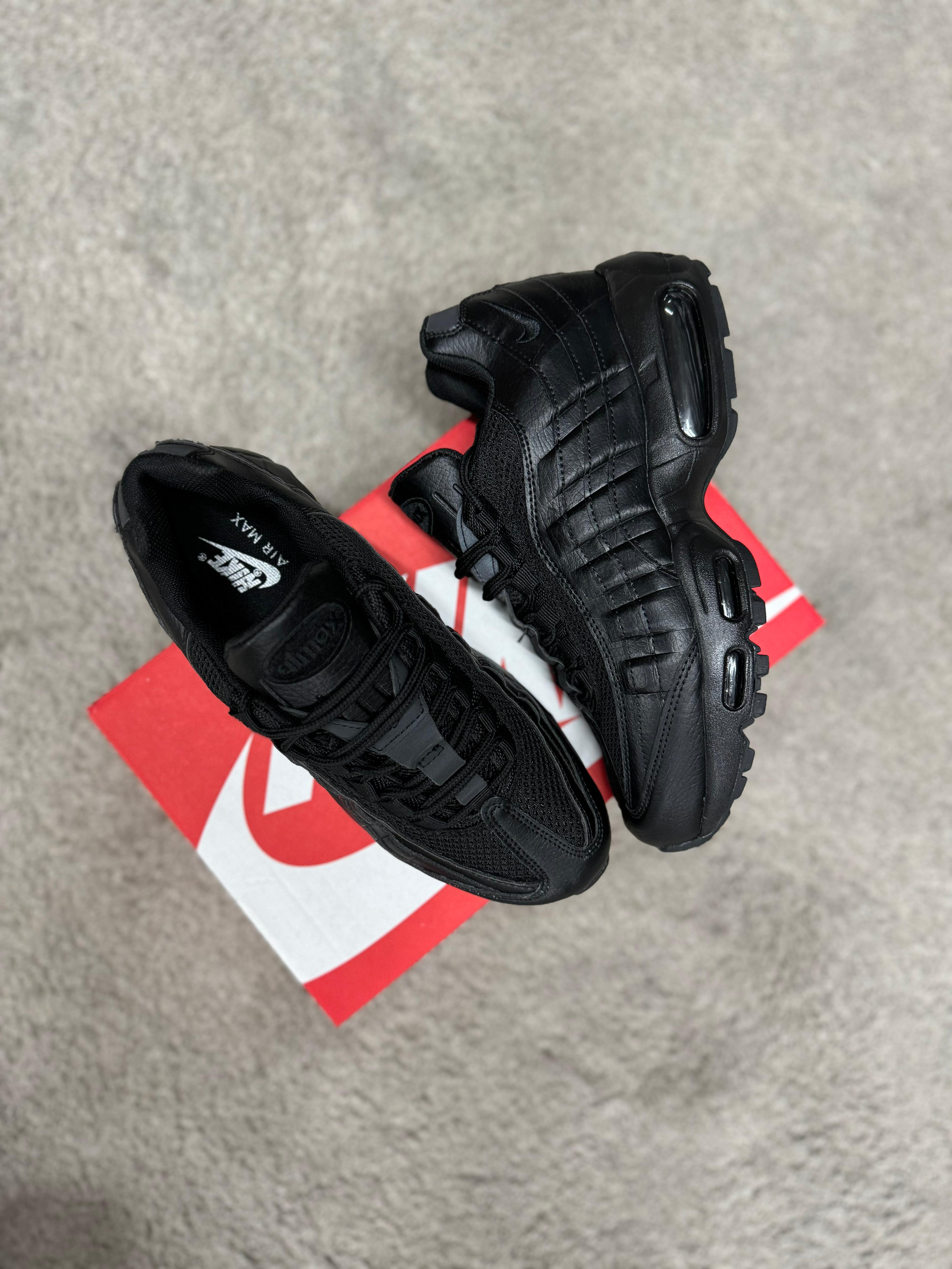 AIR MAX 95 NEGRAS