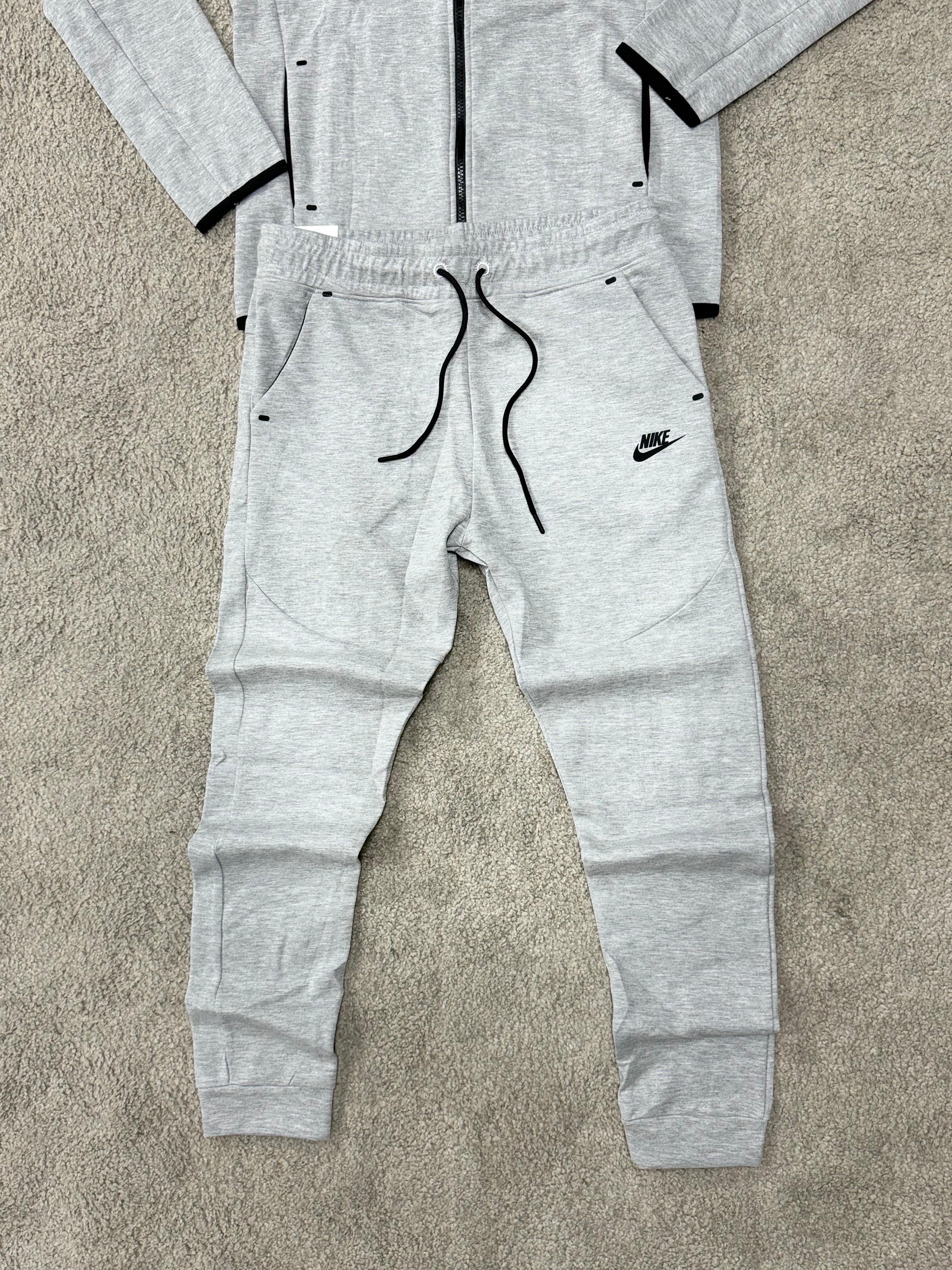 NIKE TECH FLEECE GRIS G5