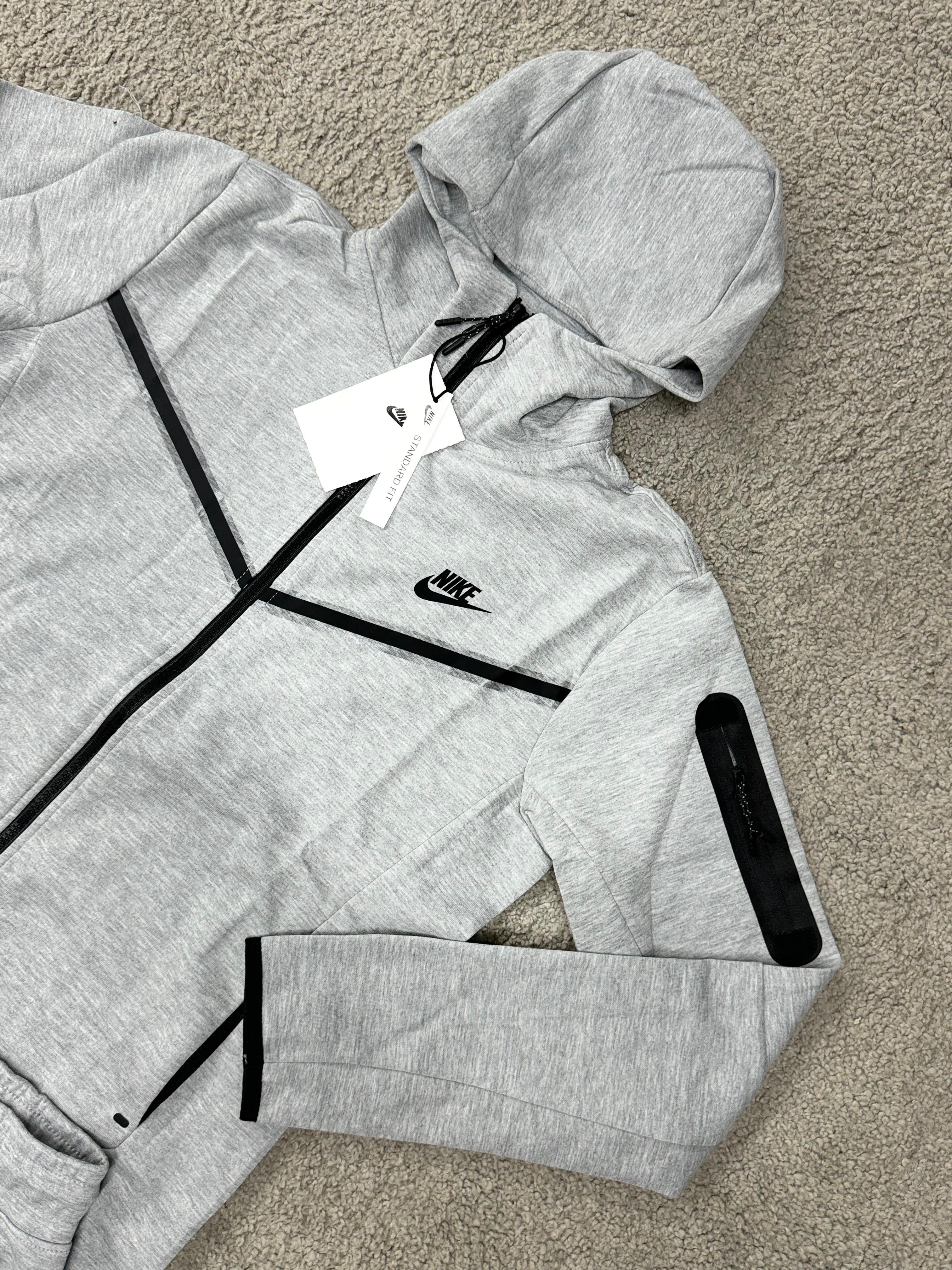 NIKE TECH FLEECE GRIS G5