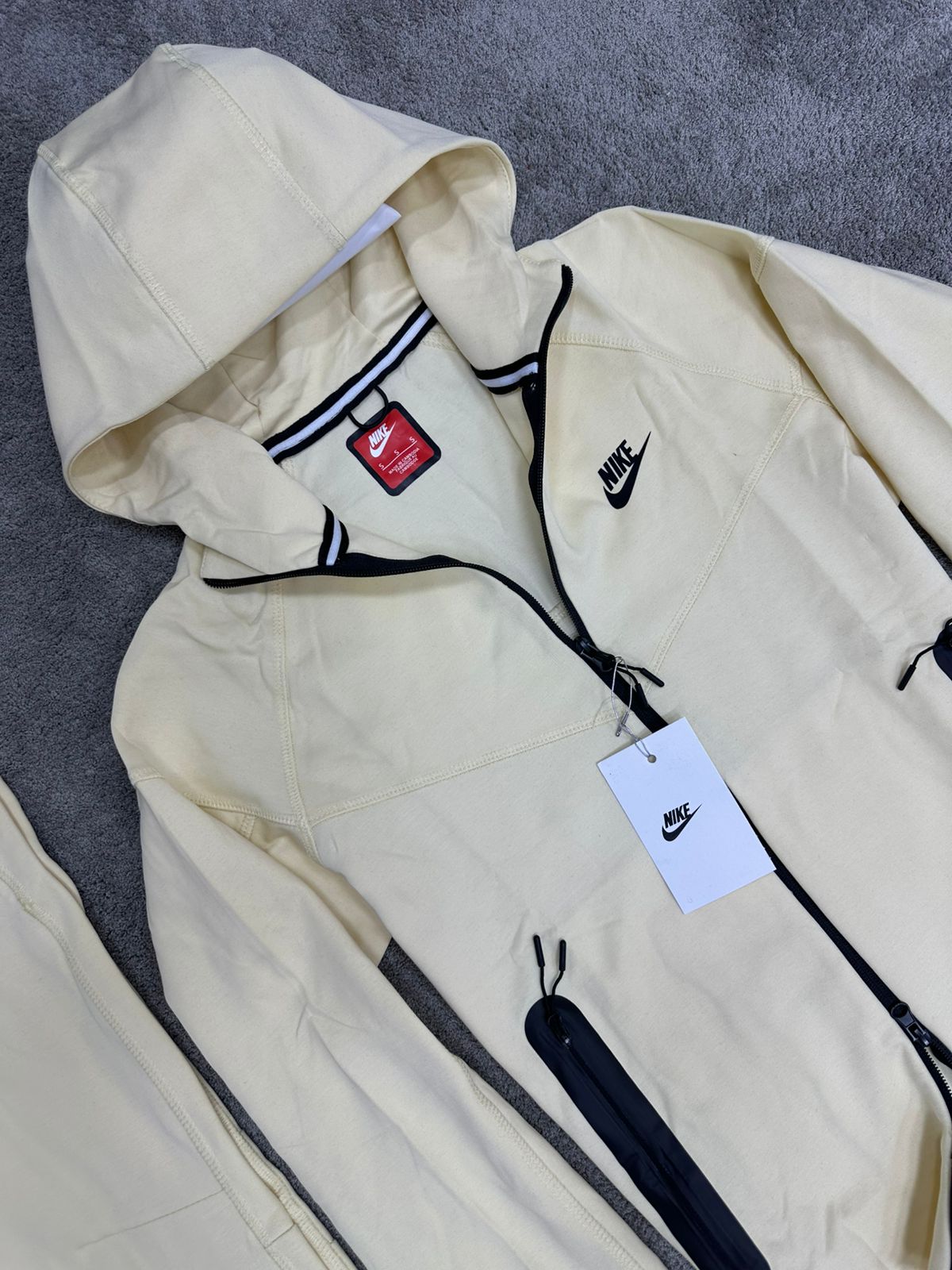 Chandal Nike Tech ( Crema )