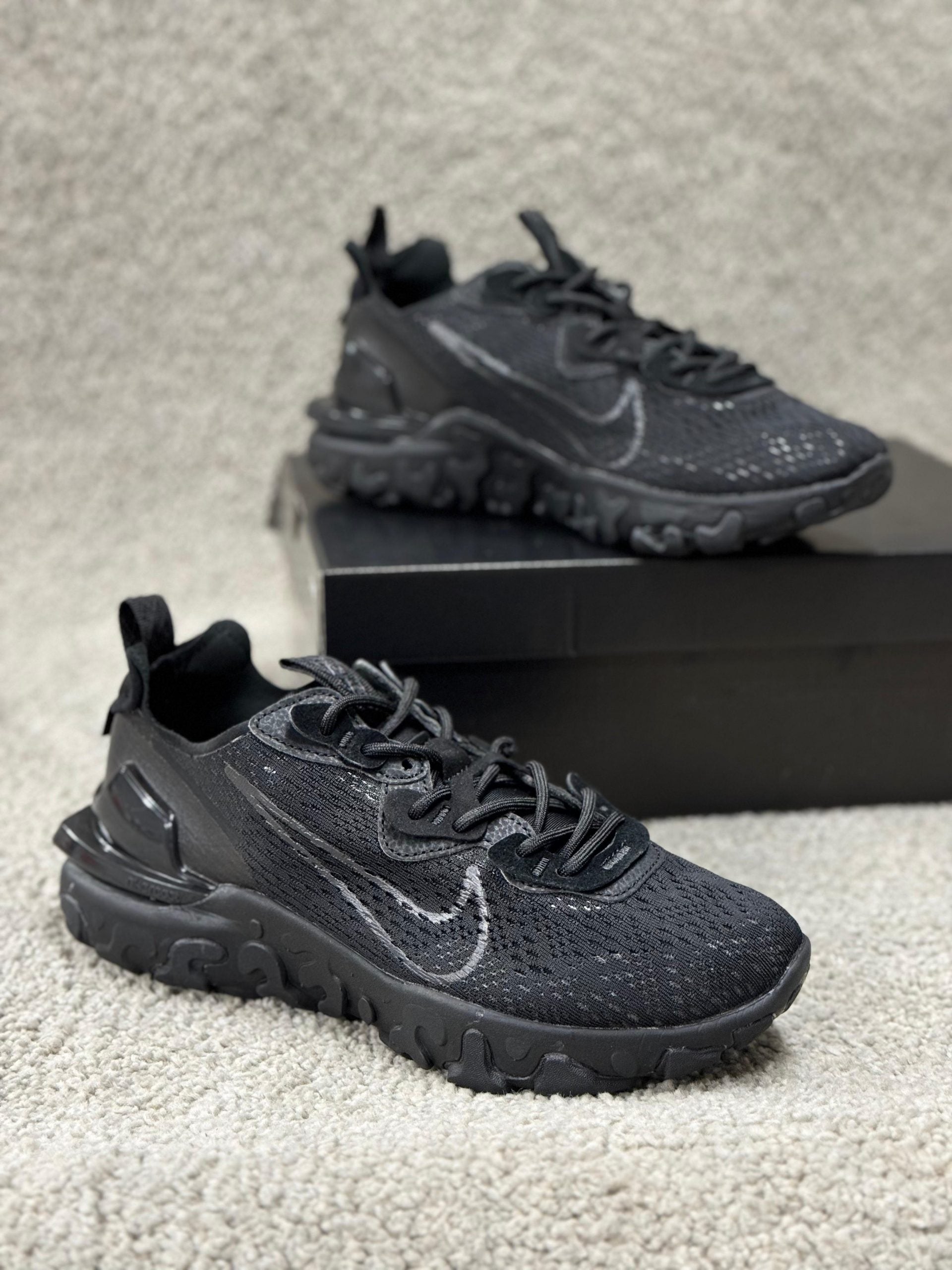 NIKE REACT NEGRAS