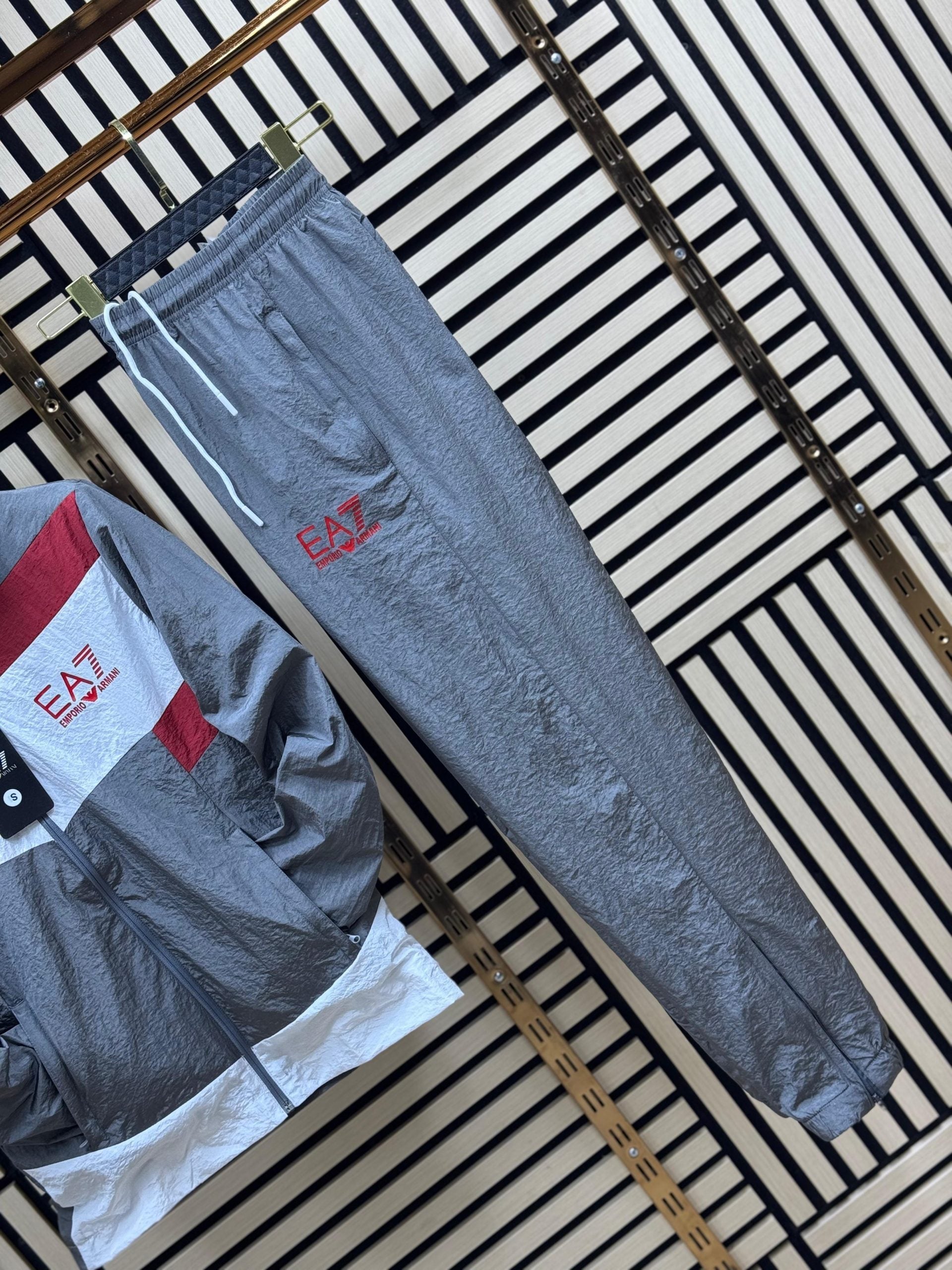 Chandal Armani (Rojo y gris oscuro) Max calidad