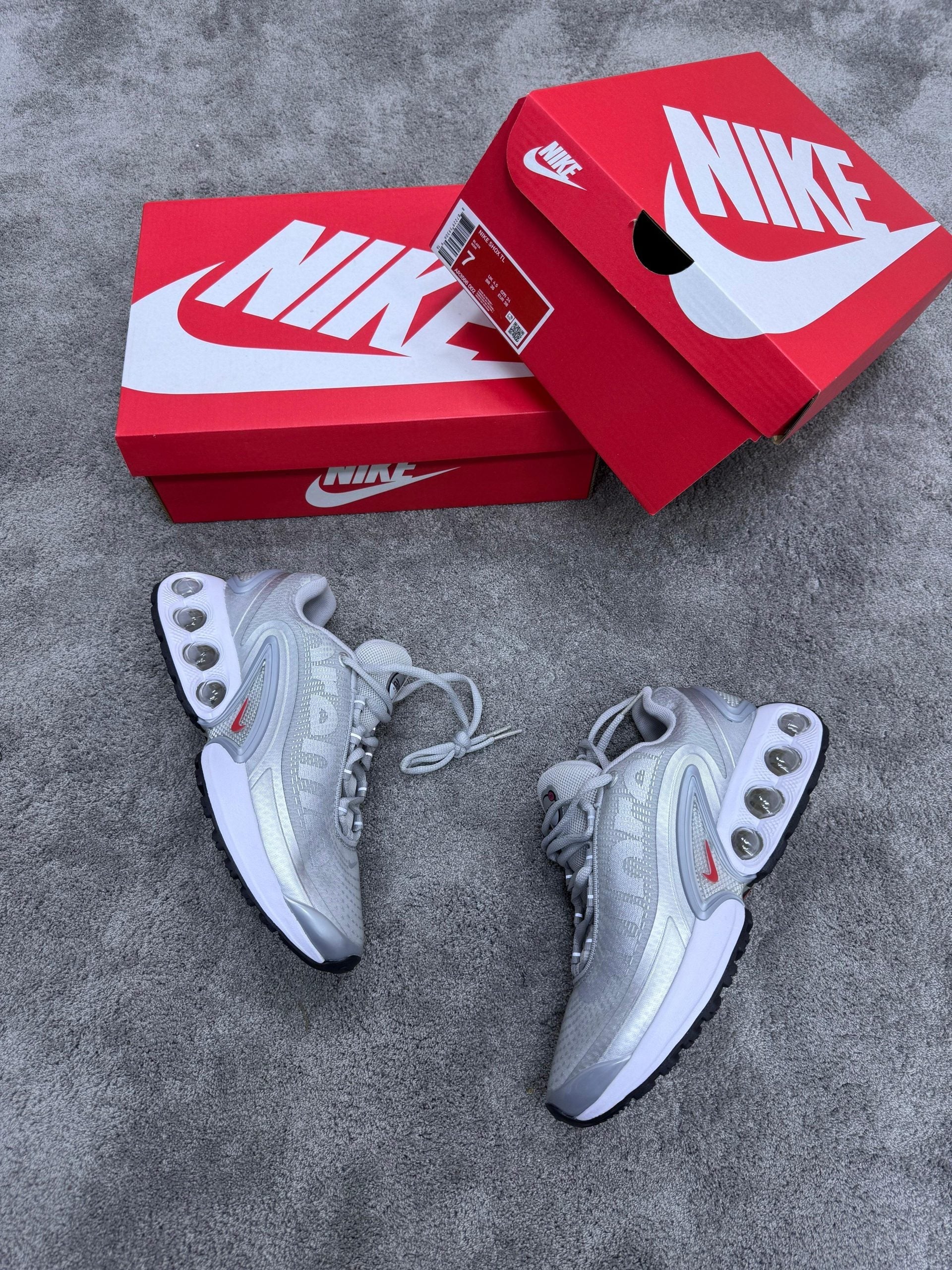 Air Max DN ( Supreme ) ⚪