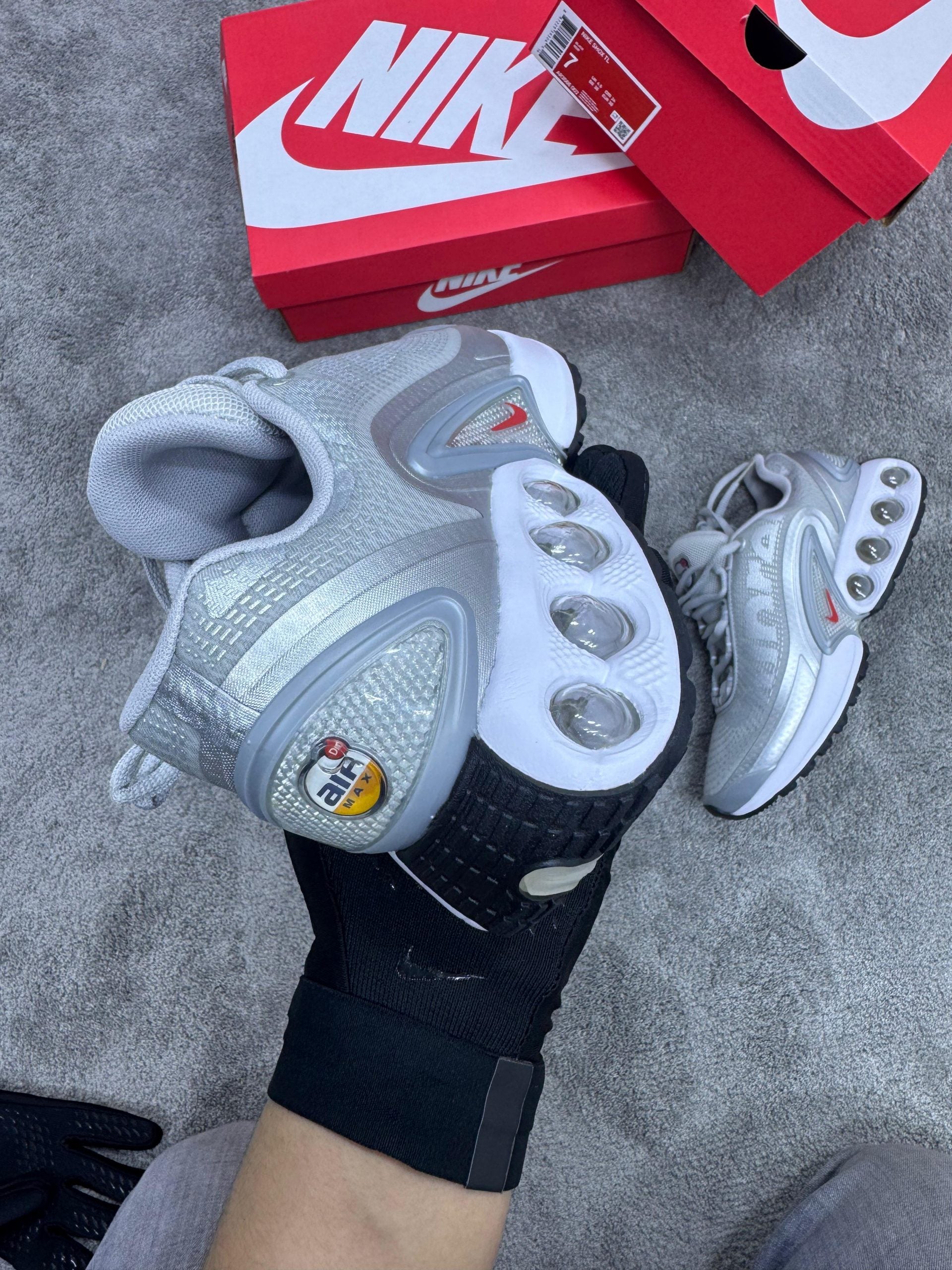 Air Max DN ( Supreme ) ⚪